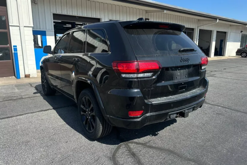 2020 Jeep Grand Cherokee Altitude photo 1