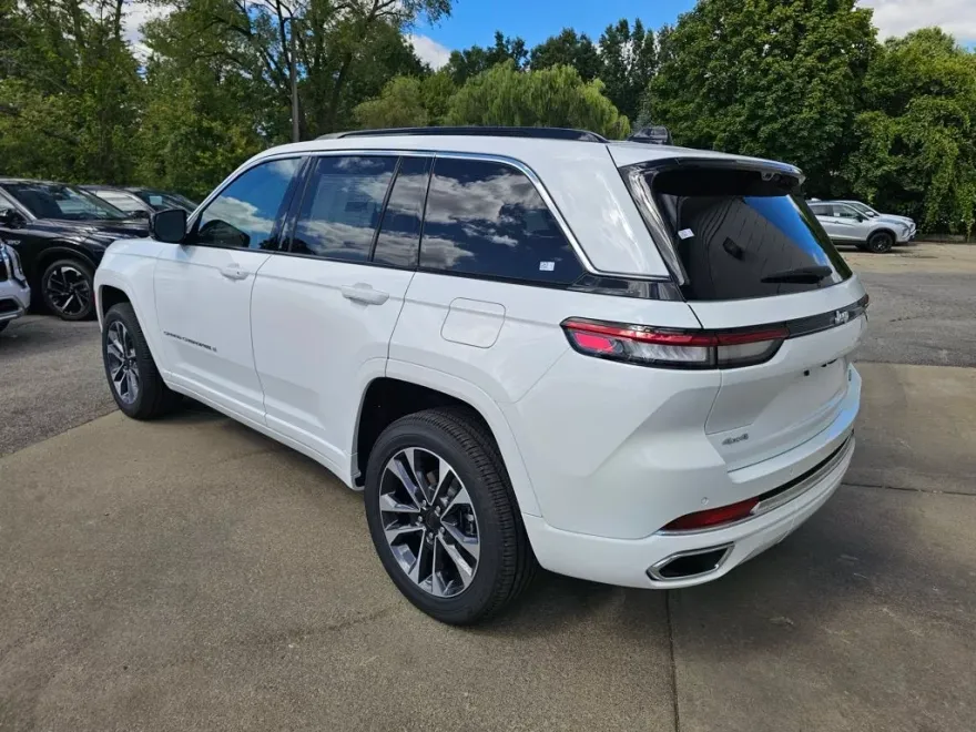 2025 Jeep Grand Cherokee Overland photo 1