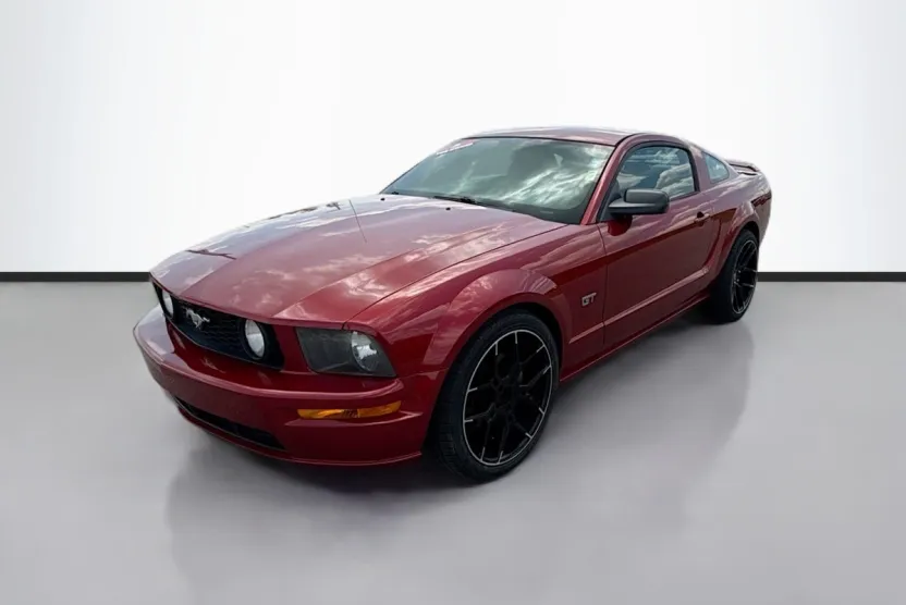 2005 Ford Mustang GT Deluxe photo 1