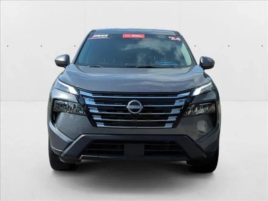 2024 Nissan Rogue AWD SV photo 1