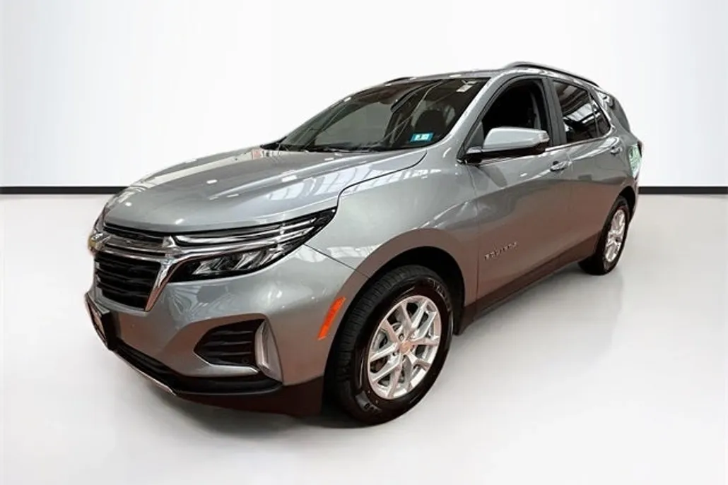 2023 Chevrolet Equinox LT photo 1