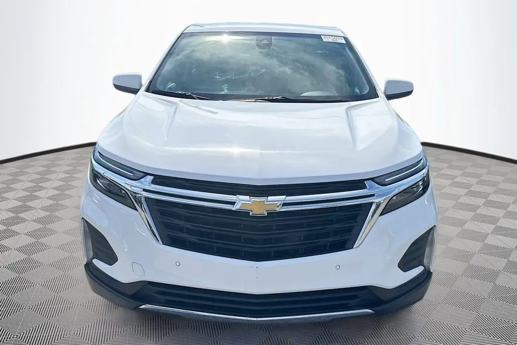 2024 Chevrolet Equinox LT photo 1