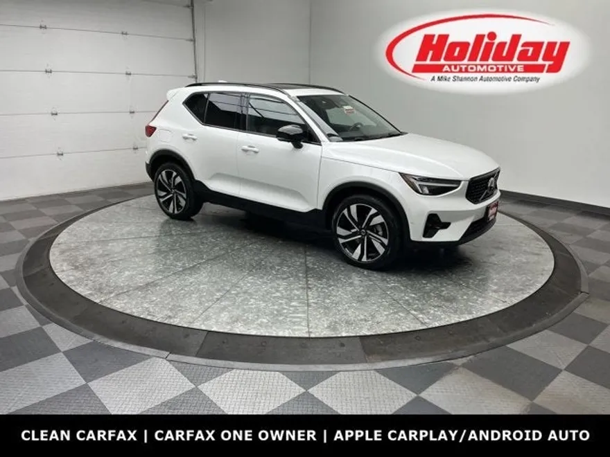 2025 Volvo XC40 Plus photo 1