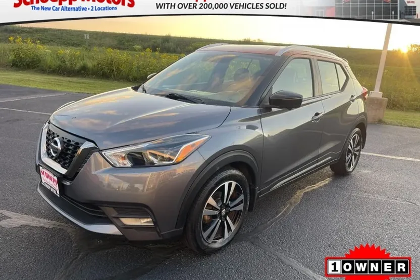 2019 Nissan Kicks SR photo 1