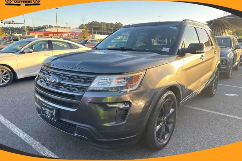 2019 Ford Explorer XLT Sport photo 1