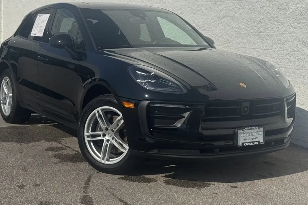 2024 Porsche Macan T photo 1