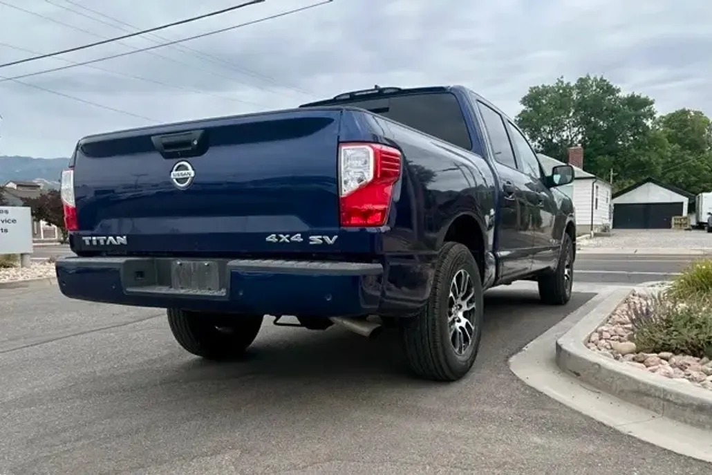 2022 Nissan Titan SV photo 1