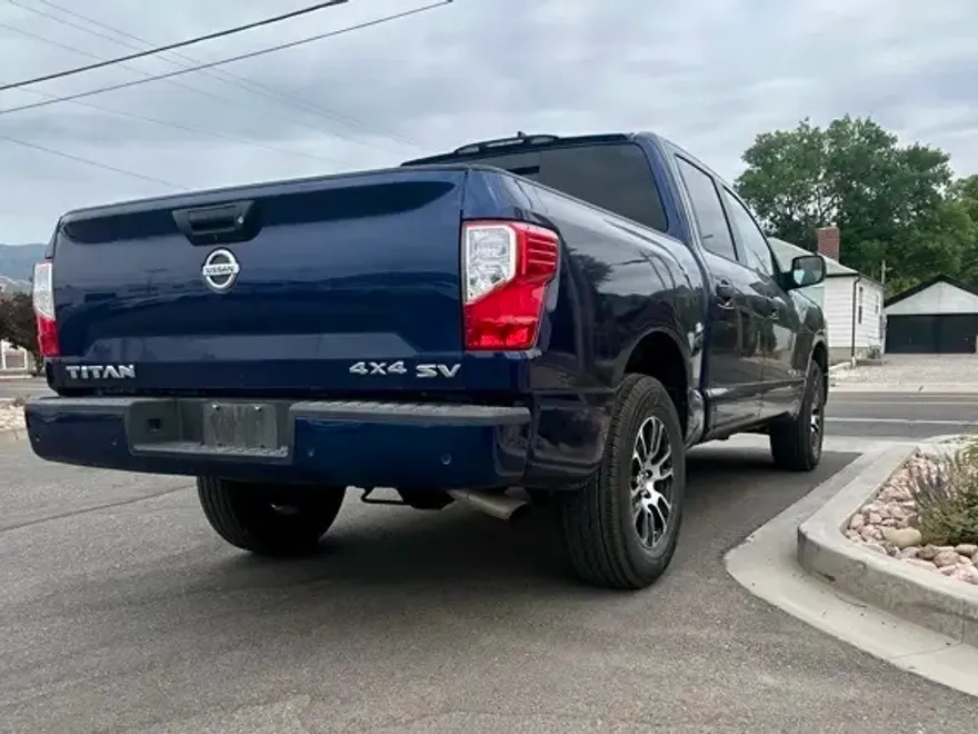 2022 Nissan Titan SV photo 1