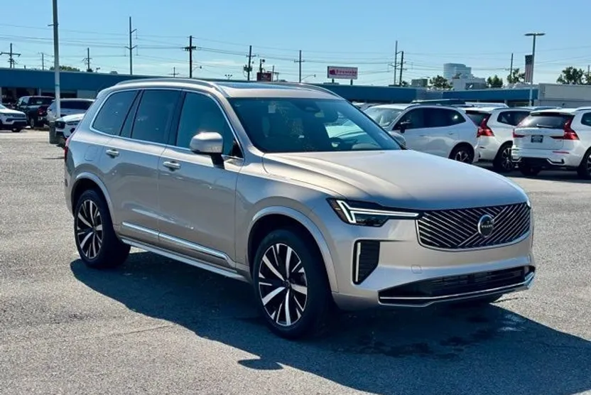 2025 Volvo XC90 T8 Core photo 1