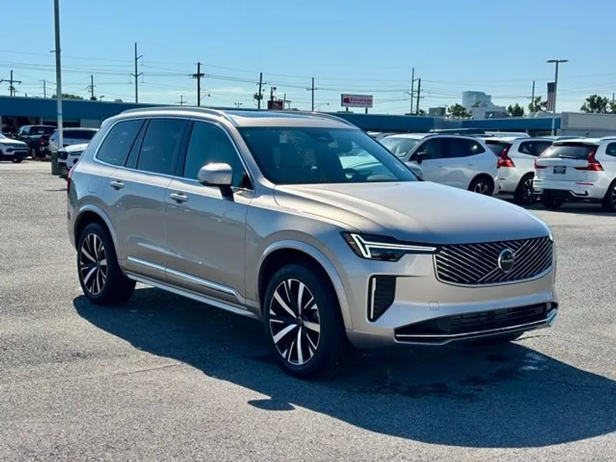 2025 Volvo XC90 T8 Core photo 1