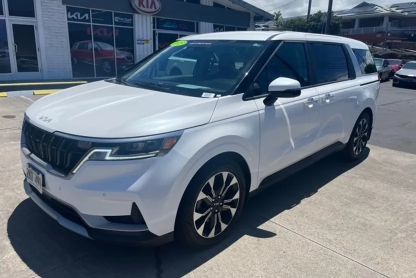 2023 Kia Carnival EX photo 1