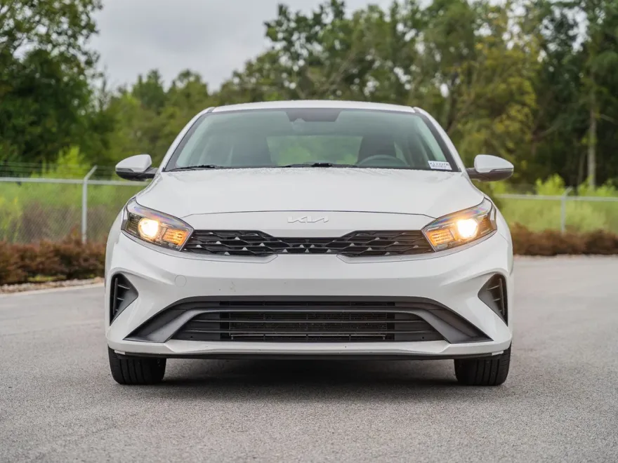 2024 Kia Forte LXS photo 1