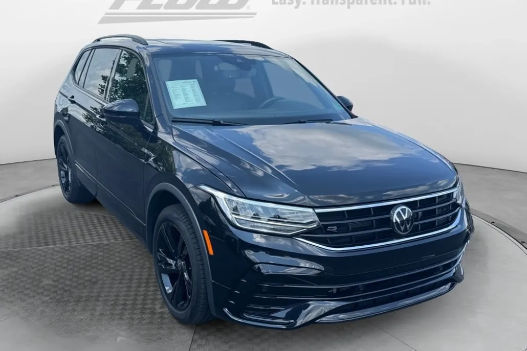 2024 Volkswagen Tiguan SE R-Line Black photo 1