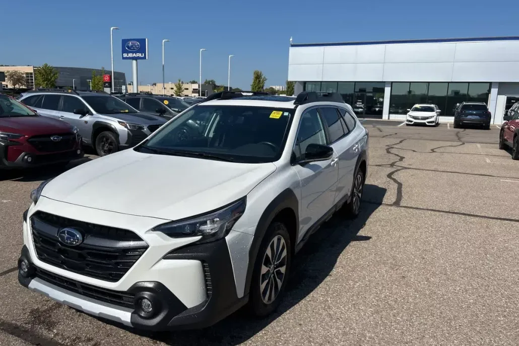 2023 Subaru Outback Limited photo 1