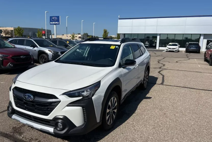 2023 Subaru Outback Limited photo 1