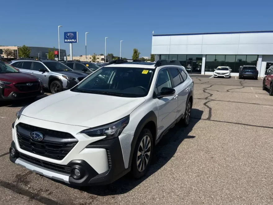 2023 Subaru Outback Limited photo 1