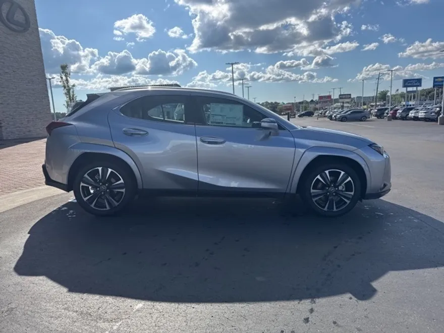 2025 Lexus UX Premium photo 7