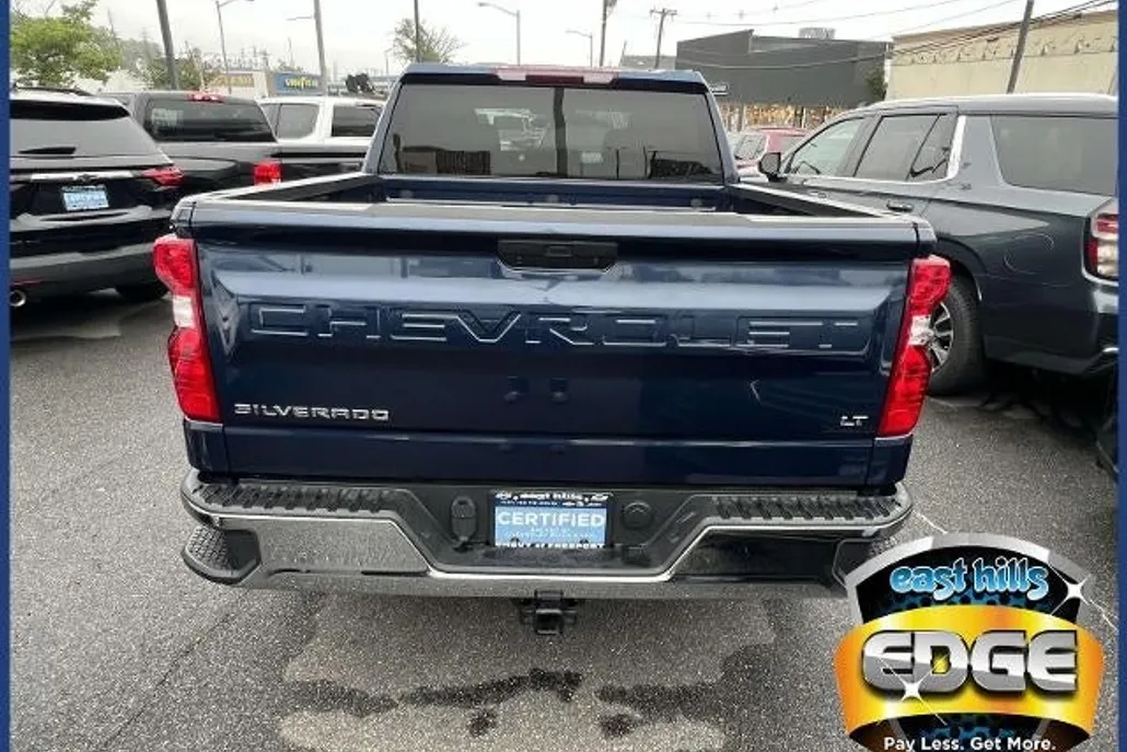2022 Chevrolet Silverado 1500 LT photo 1