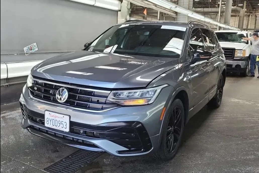 2022 Volkswagen Tiguan SE R-Line Black photo 1