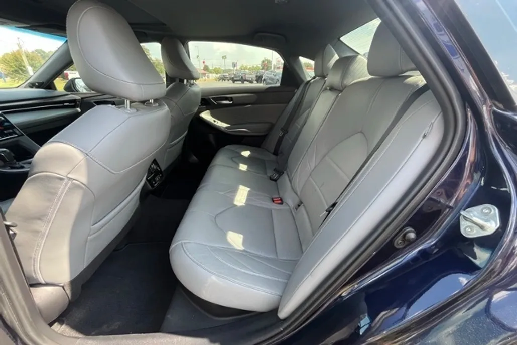 2022 Toyota Avalon Hybrid Limited photo 1