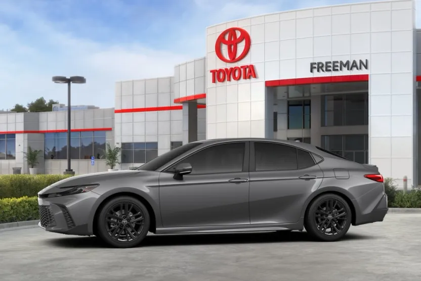 2026 Toyota Camry SE photo 1