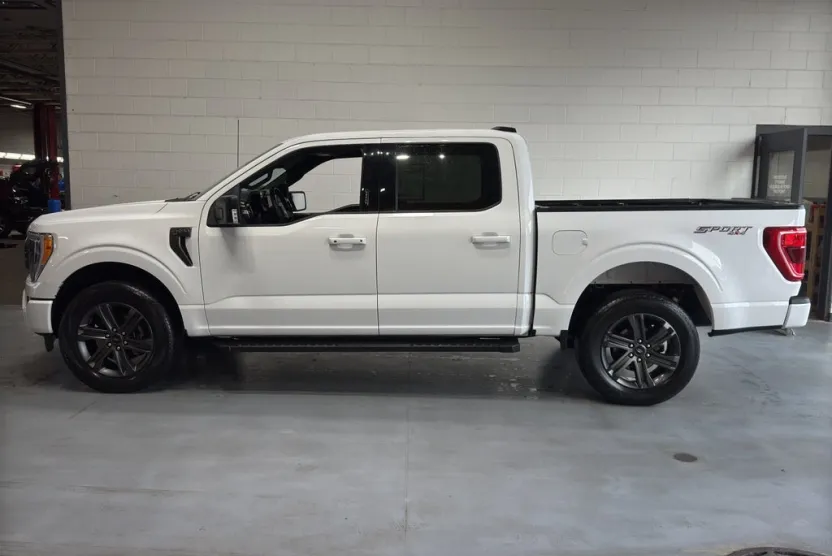 2023 Ford F-150 XLT photo 1