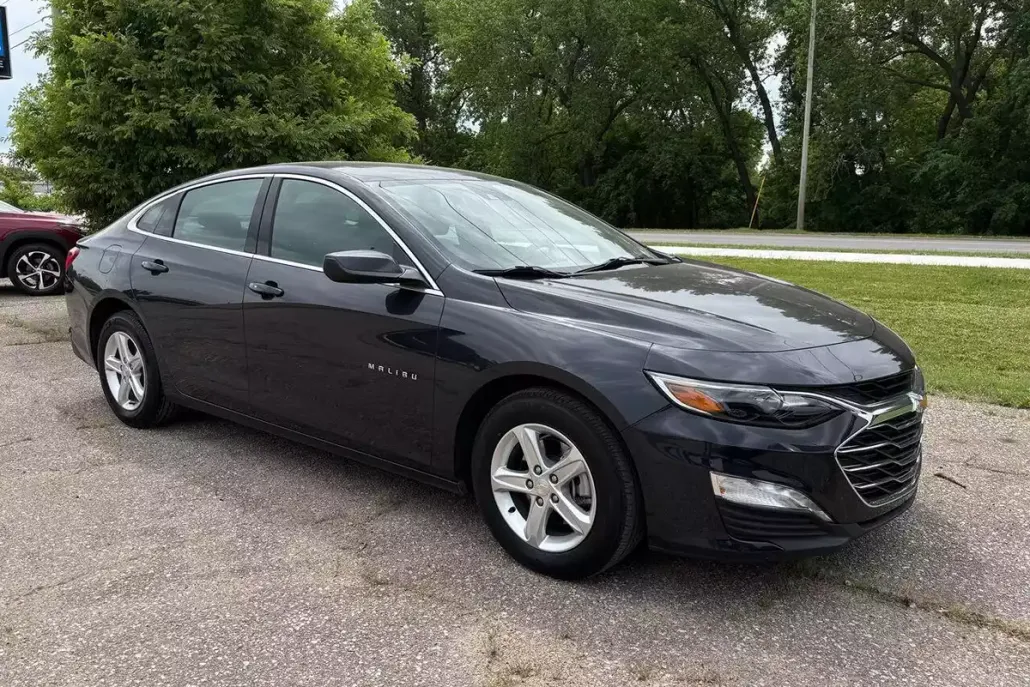 2023 Chevrolet Malibu 1LT photo 1