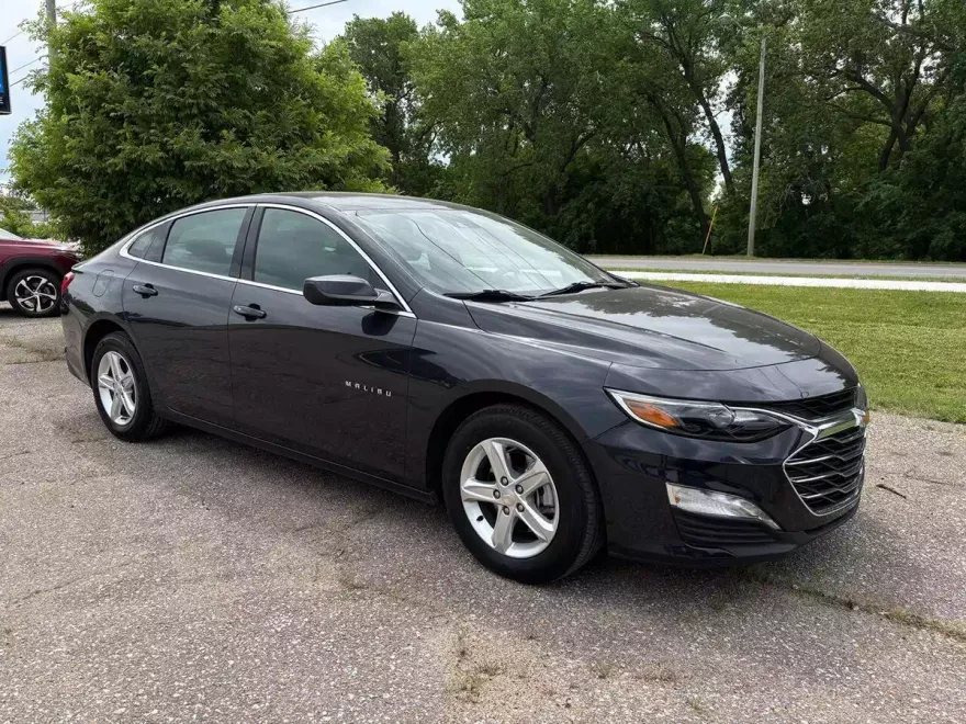 2023 Chevrolet Malibu 1LT photo 1