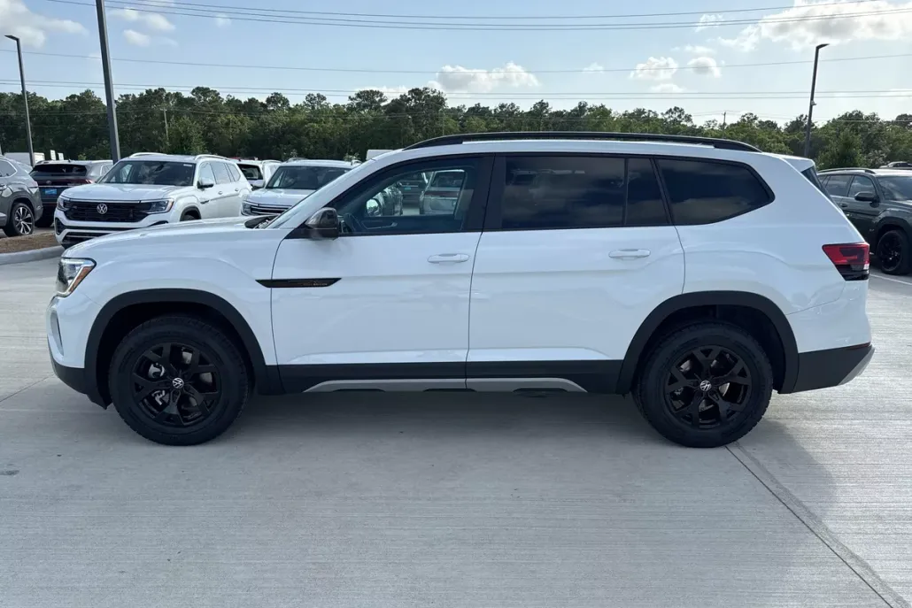 2025 Volkswagen Atlas Peak Edition SE photo 1
