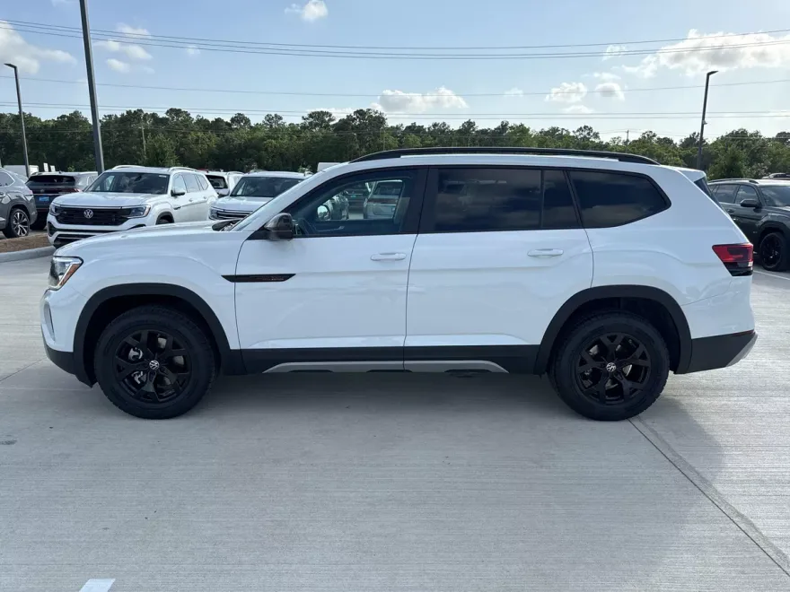 2025 Volkswagen Atlas Peak Edition SE photo 1
