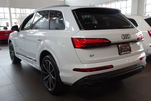 2025 Audi Q7 Premium Plus photo 2