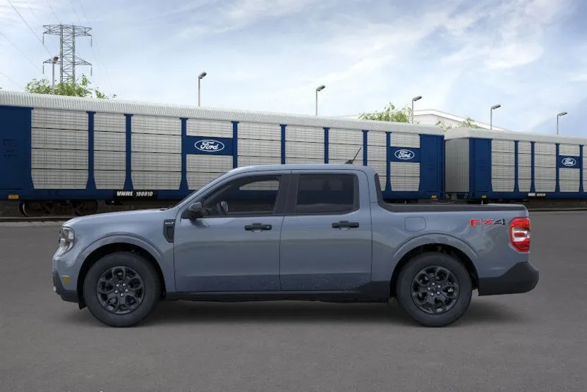 2025 Ford Maverick XLT photo 1