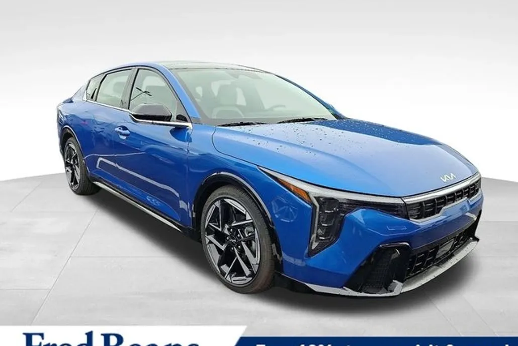 2025 Kia K4 GT-Line photo 1