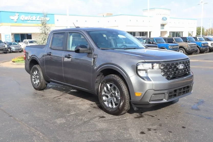 2025 Ford Maverick XLT photo 1