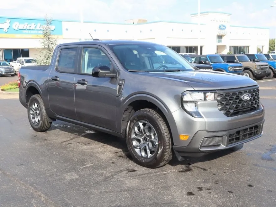 2025 Ford Maverick XLT photo 1
