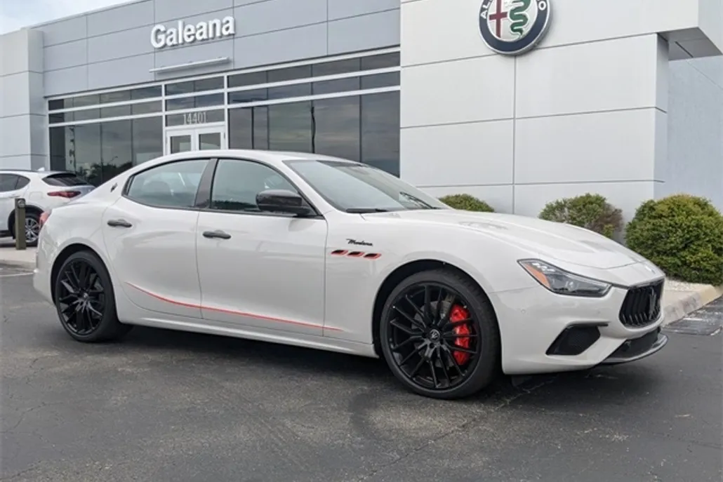 2023 Maserati Ghibli Modena Q4 photo 1
