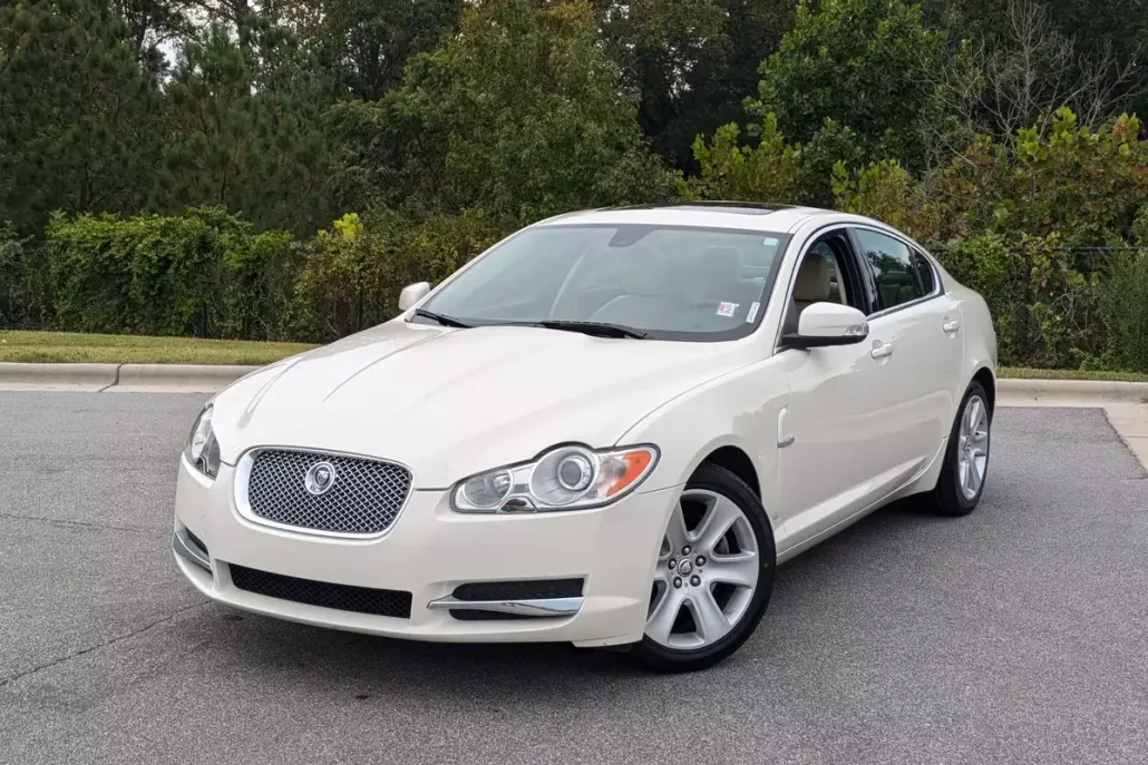 2009 Jaguar XF Luxury photo 1