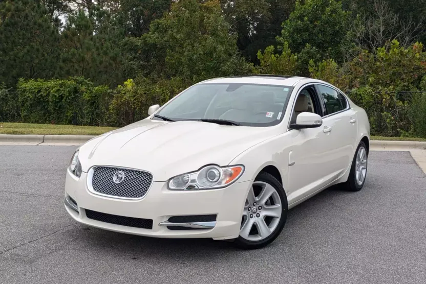 2009 Jaguar XF Luxury photo 1