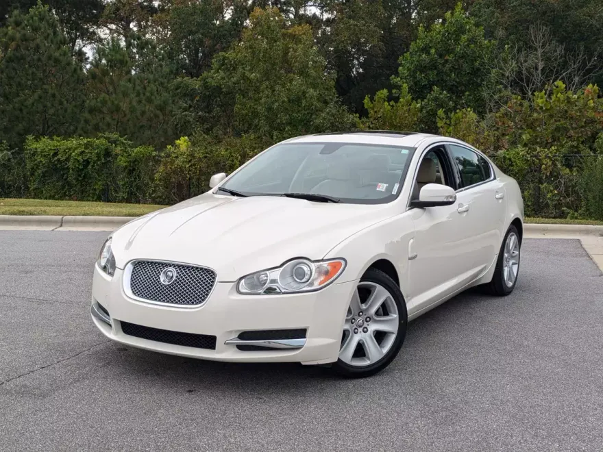 2009 Jaguar XF Luxury photo 1