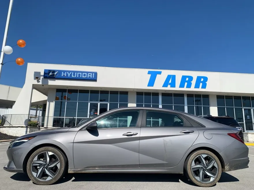 2023 Hyundai Elantra SEL photo 1