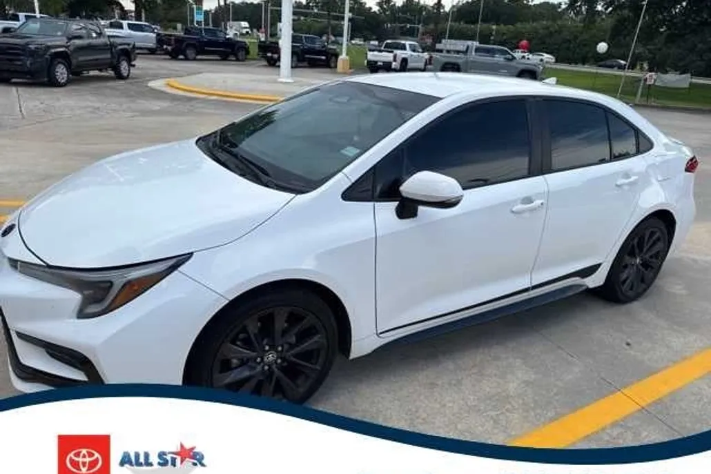 2024 Toyota Corolla SE photo 1