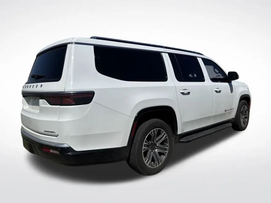 2023 Jeep Wagoneer L Series II photo 1