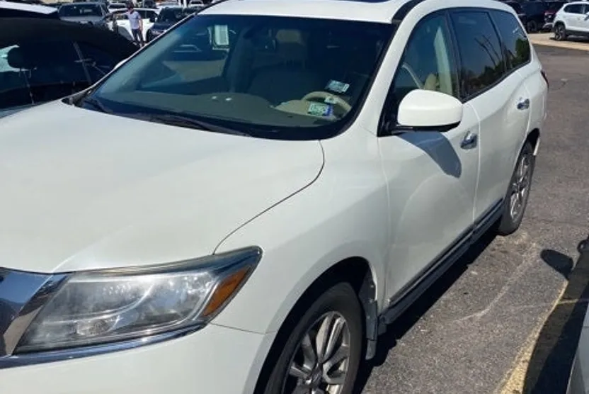 2015 Nissan Pathfinder SL photo 1