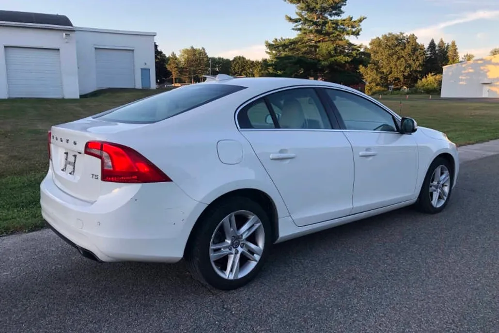 2015 Volvo S60 T5 Drive-E Premier Plus photo 1
