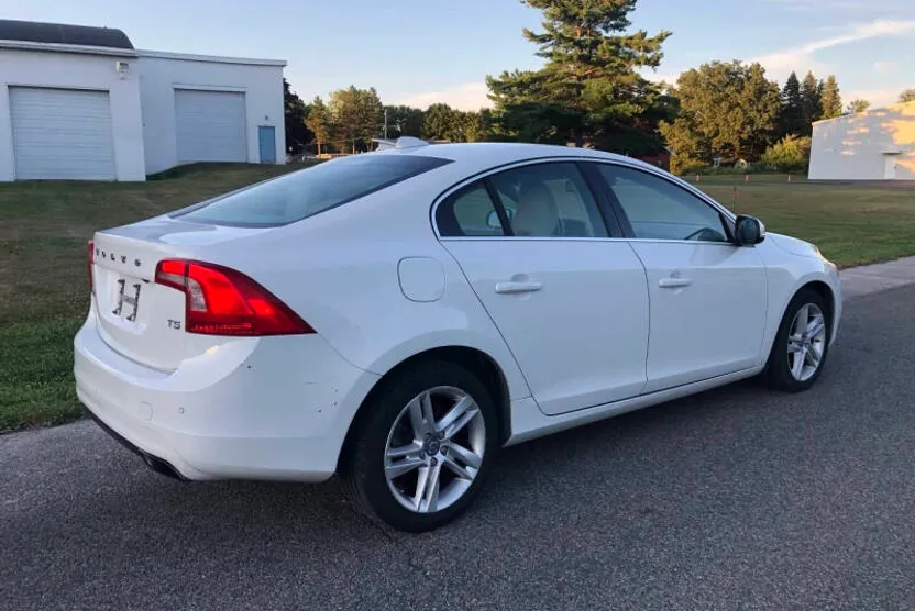 2015 Volvo S60 T5 Drive-E Premier Plus photo 1