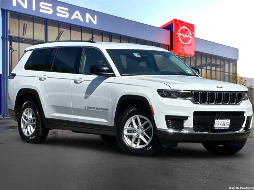 2023 Jeep Grand Cherokee Laredo photo 1