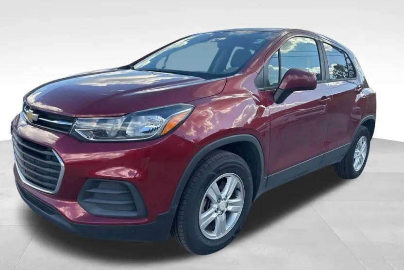 2021 Chevrolet Trax LS photo 1