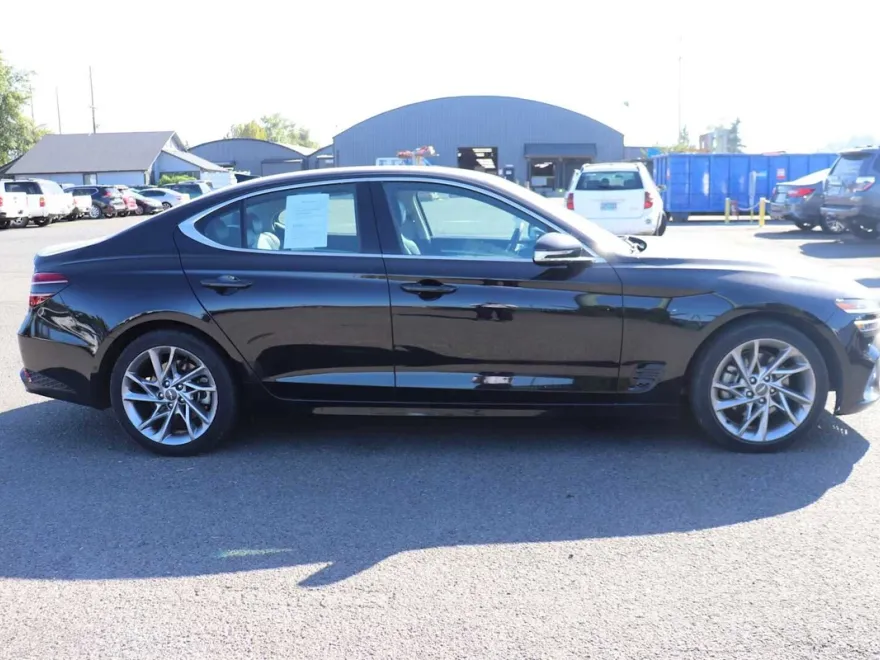2022 Genesis G70 2.0T photo 1