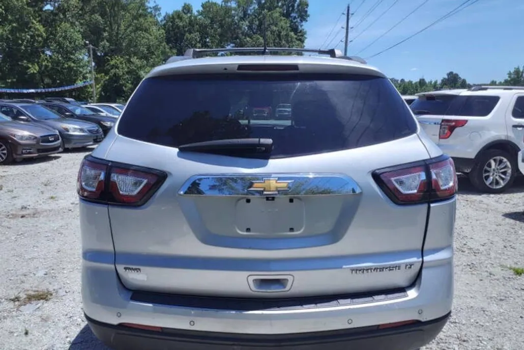 2015 Chevrolet Traverse 2LT photo 1