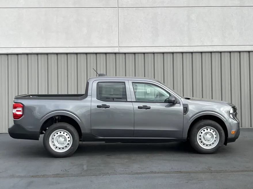 2025 Ford Maverick XL photo 1
